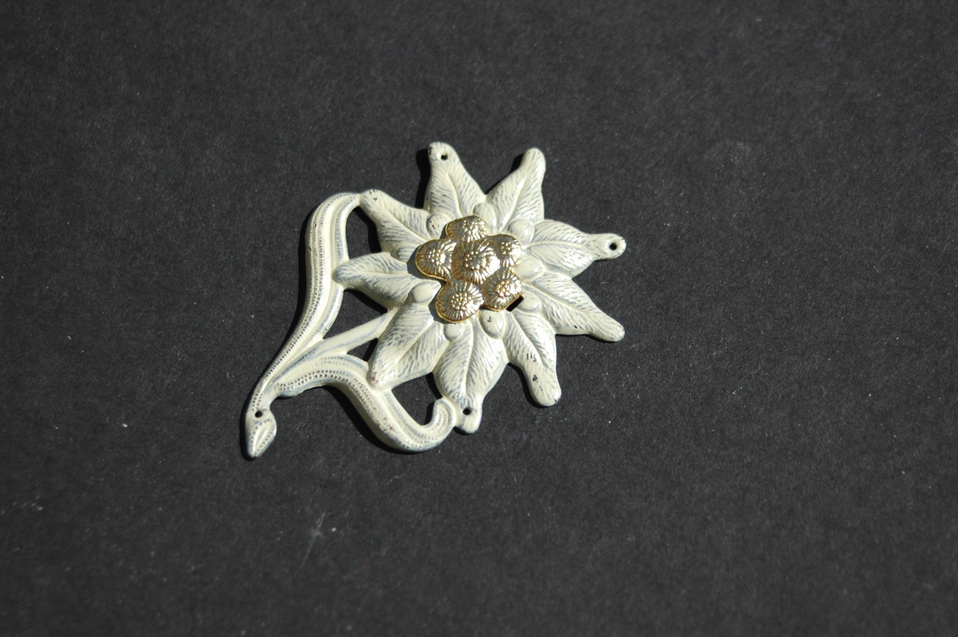 German WWII Edelweiss in metal for the Cap